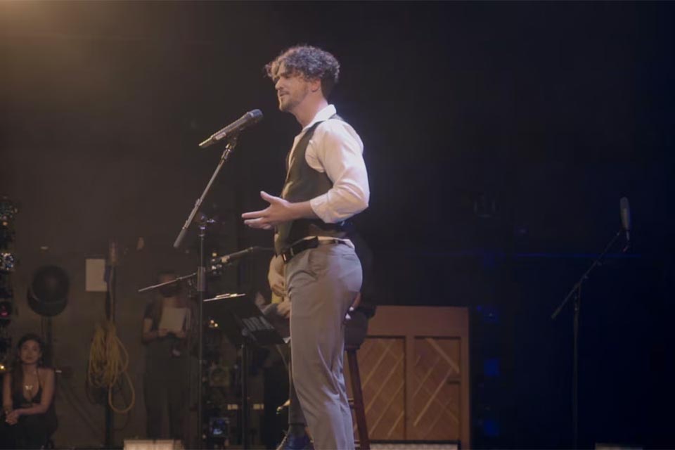 Matias De La Flor performs Besame Mucho