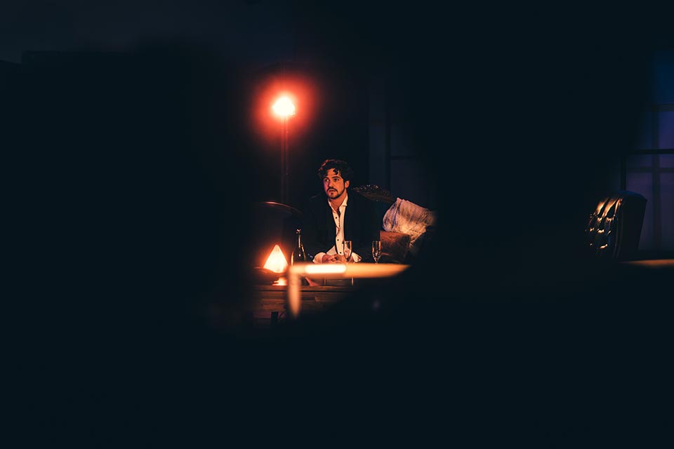 Matias De La Flor performing