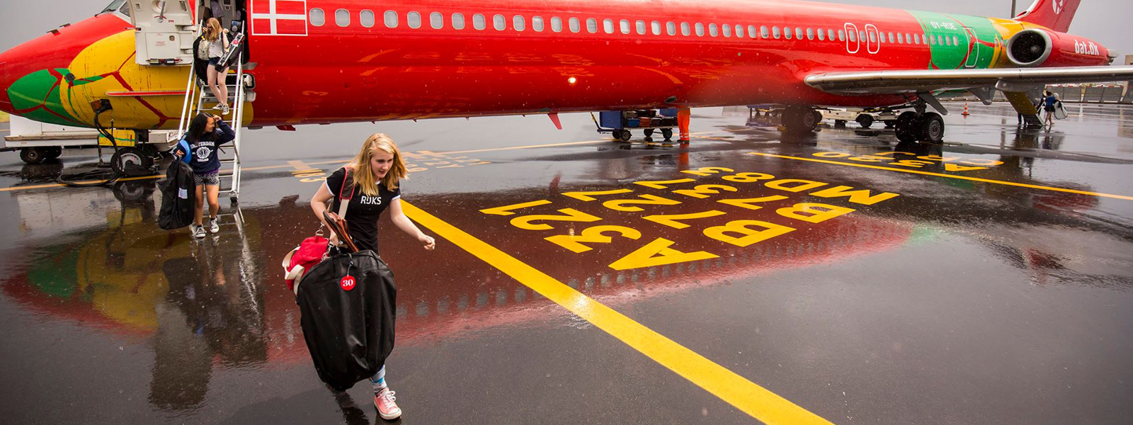 Ella Sharpe dodge rain as she deplanes in France