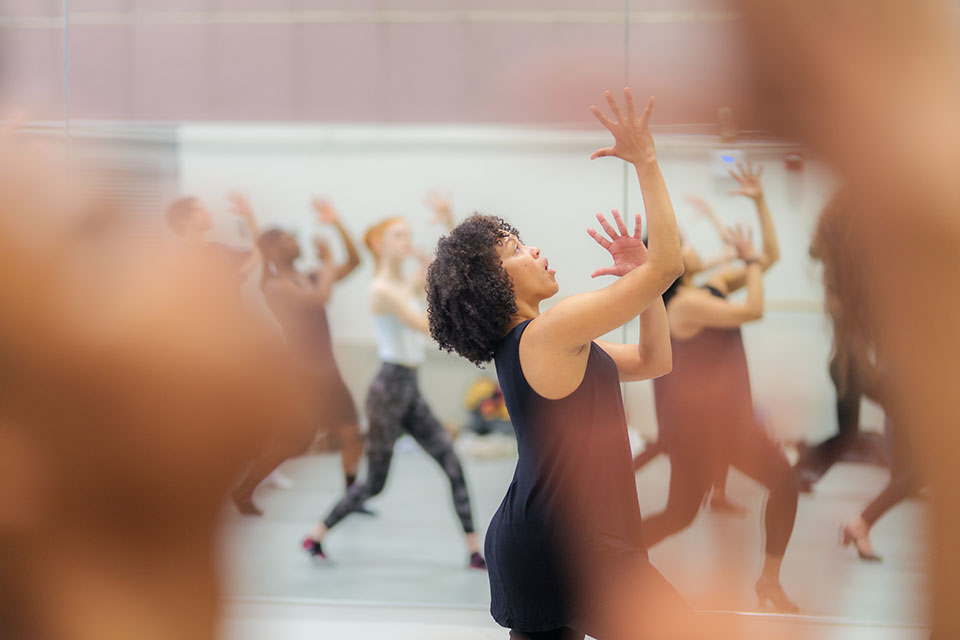 Krisha Marcano teaching musical theatre dance class.